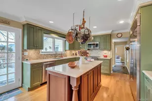 26 Oak Ln, Hampton Bays, NY 11946 - Photo 12