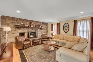 26 Oak Ln, Hampton Bays, NY 11946 - Photo 16