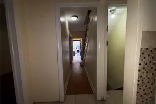 118 Van Cortlandt Ave W, Bronx, NY 10463 - Photo 12