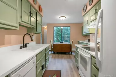 60 Foxwood Drive #2, Pleasantville, NY 10570 - Photo 6