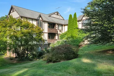 60 Foxwood Drive #2, Pleasantville, NY 10570 - Photo 2