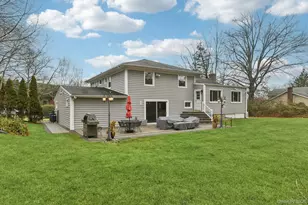 14 Fairway Dr, Great Neck, NY 11020 - Photo 36