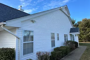 47 Summerfield Ln N, Riverhead, NY 11901 - Photo 2