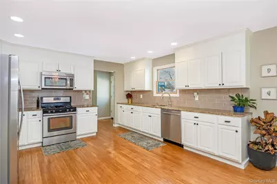 15 Irving Place, Islip Terrace, NY 11752 - Photo 8