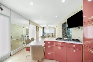 159 Avon Pl, West Hempstead, NY 11552 - Photo 10