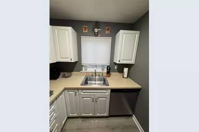 100 Hawthorne Avenue, Central Islip, NY 11722 - Photo 10