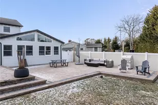 24 Twin River Dr, Oakdale, NY 11769 - Photo 34