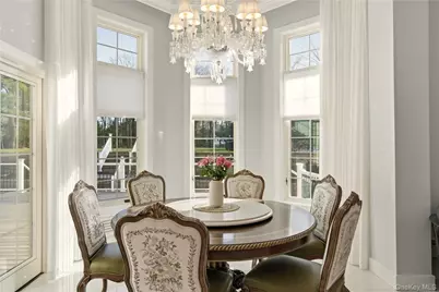 265 Laurel Lane, Syosset, NY 11791 - Photo 18