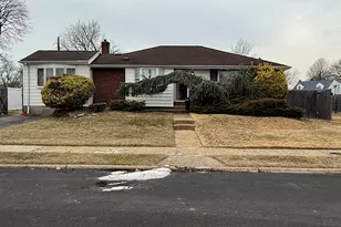 346 Holmes St, Levittown, NY 11756 - Photo 2