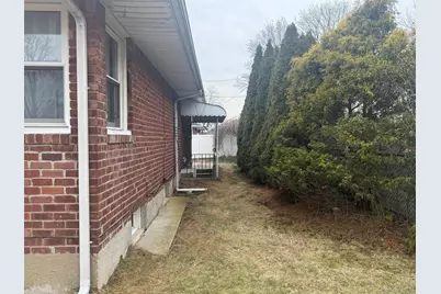 346 Holmes Street, Levittown, NY 11756 - Photo 30