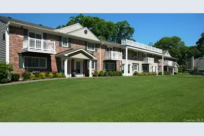 9 Ipswich Place #902B, Coram, NY 11727 - Photo 2