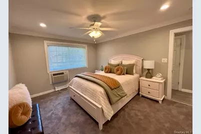 27 Williams Boulevard #27-2D, Lake Grove, NY 11755 - Photo 2