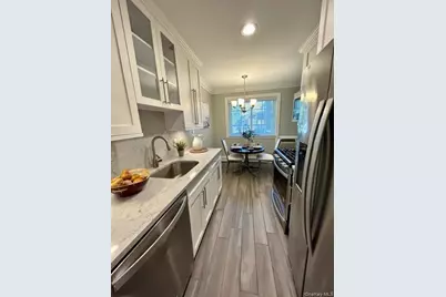 27 Williams Boulevard #27-2D, Lake Grove, NY 11755 - Photo 4