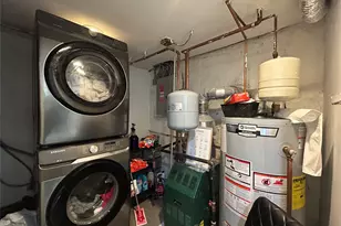 17 Molyneaux Rd, Valley Stream, NY 11580 - Photo 30