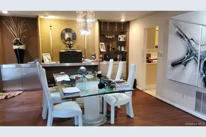 45 Windsor Gate #45, North Hills, NY 11040 - Photo 4