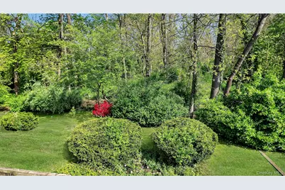 45 Windsor Gate #45, North Hills, NY 11040 - Photo 2
