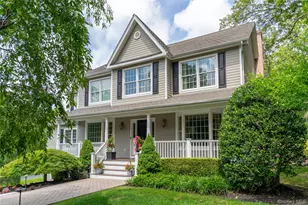 36 Rose Ct, Northport, NY 11768 - Photo 2