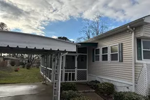 1661 Old Country Rd, Riverhead, NY 11901 - Photo 2