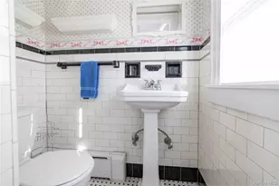 166 Princeton Rd, Rockville Centre, NY 11570 - Photo 20