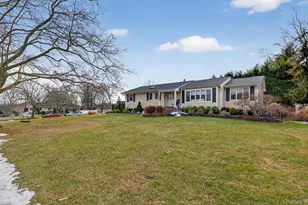 18 Canterbury Ln, Nesconset, NY 11767 - Photo 2