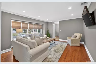 18 Canterbury Lane, Nesconset, NY 11767 - Photo 8