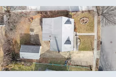 9 Stanford Lane, Hicksville, NY 11801 - Photo 16