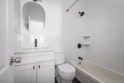 270 Garden Street #b, Roslyn Heights, NY 11577 - Photo 8