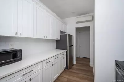 270 Garden Street #b, Roslyn Heights, NY 11577 - Photo 2