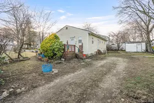 79 Centerwood St, West Babylon, NY 11704 - Photo 6