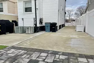 117-16 205th St, Saint Albans, NY 11412 - Photo 14