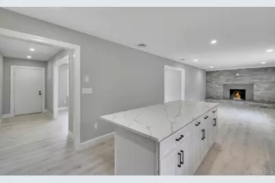 827 Aberdeen Road, Bay Shore, NY 11706 - Photo 12