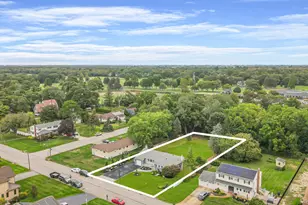 827 Aberdeen Rd, Bay Shore, NY 11706 - Photo 4