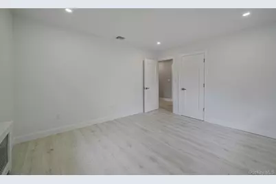 827 Aberdeen Road, Bay Shore, NY 11706 - Photo 26