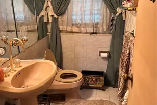 606 Blair Dr, Westbury, NY 11590 - Photo 2