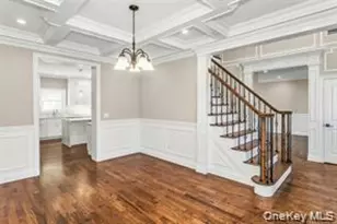 9 Briggs St, Hicksville, NY 11801 - Photo 4