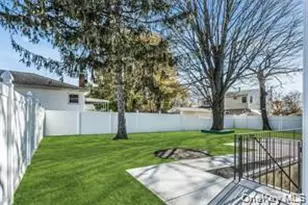 9 Briggs St, Hicksville, NY 11801 - Photo 24