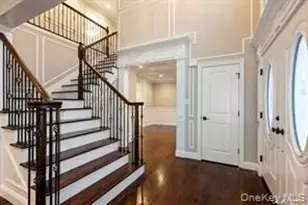 11 Evelyn Ct, Syosset, NY 11791 - Photo 2