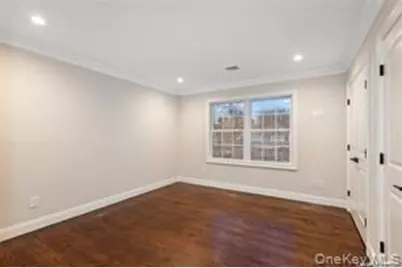 11 Evelyn Court, Syosset, NY 11791 - Photo 8