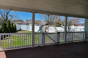 50 Ann Dr E, Freeport, NY 11520 - Photo 32