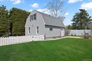 25 Gardners Ln, Hampton Bays, NY 11946 - Photo 2
