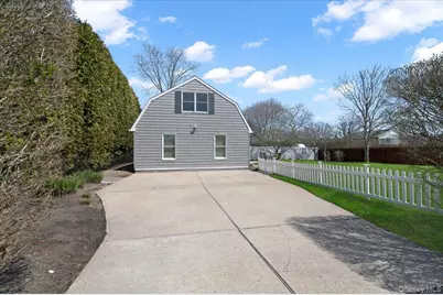 25 Gardners Lane #A, Hampton Bays, NY 11946 - Photo 4