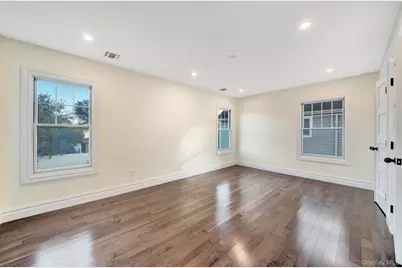 47 E. Cherry Street, Hicksville, NY 11801 - Photo 22