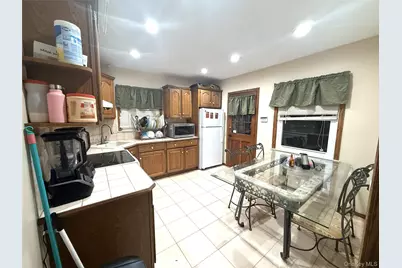 7 Clarissa Drive, Hicksville, NY 11801 - Photo 4