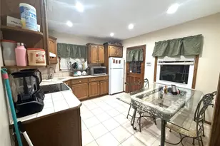 7 Clarissa Dr, Hicksville, NY 11801 - Photo 4