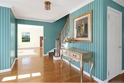 695 Hunt Lane, Manhasset, NY 11030 - Photo 1