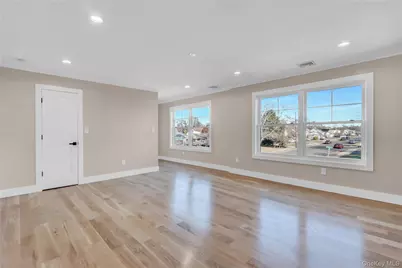 12 Dahlia Lane, Wantagh, NY 11793 - Photo 28