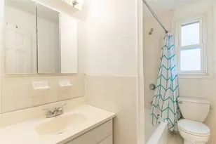 135 Hilltop Acres, Yonkers, NY 10704 - Photo 12