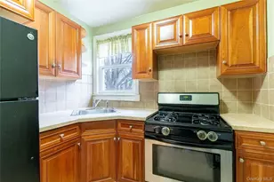 135 Hilltop Acres, Yonkers, NY 10704 - Photo 10