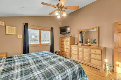 1044 Commack Road, Dix Hills, NY 11746 - Photo 22