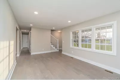 970 Village Lane, Mattituck, NY 11952 - Photo 4